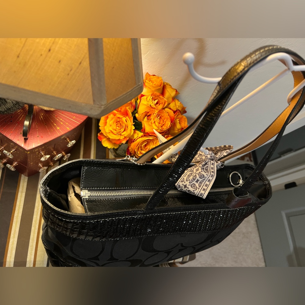 Coach 2011 POPPY Liquid Gloss Patent Leather Signature C Cloth Purse Tote - Picture 9 of 15